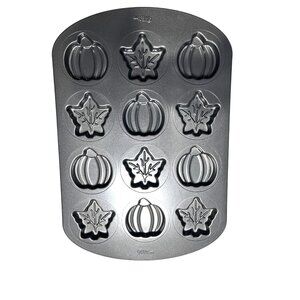 Wilton Non-Stick Fall Muffin Pan W/ Pumpkin & Maple Leaf Shapes 94a